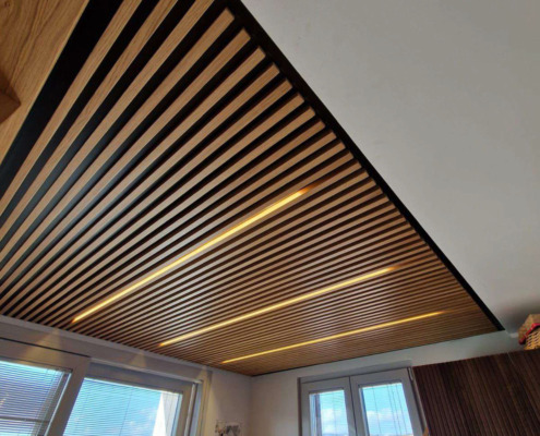 Camera realizzata con arredo in legno su misura
